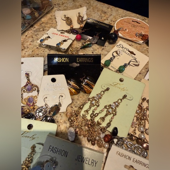 Variety of vintage costume jewelry - Earrings - Picture 4 of 16